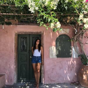 Meet your Posher, Antonia